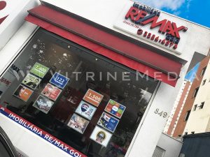 remax-display-de-para-imobiliaria-300x225