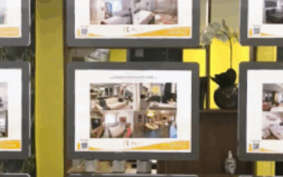 Rio Real Imóveis aposta em painéis de LED em vitrine de sua imobiliária