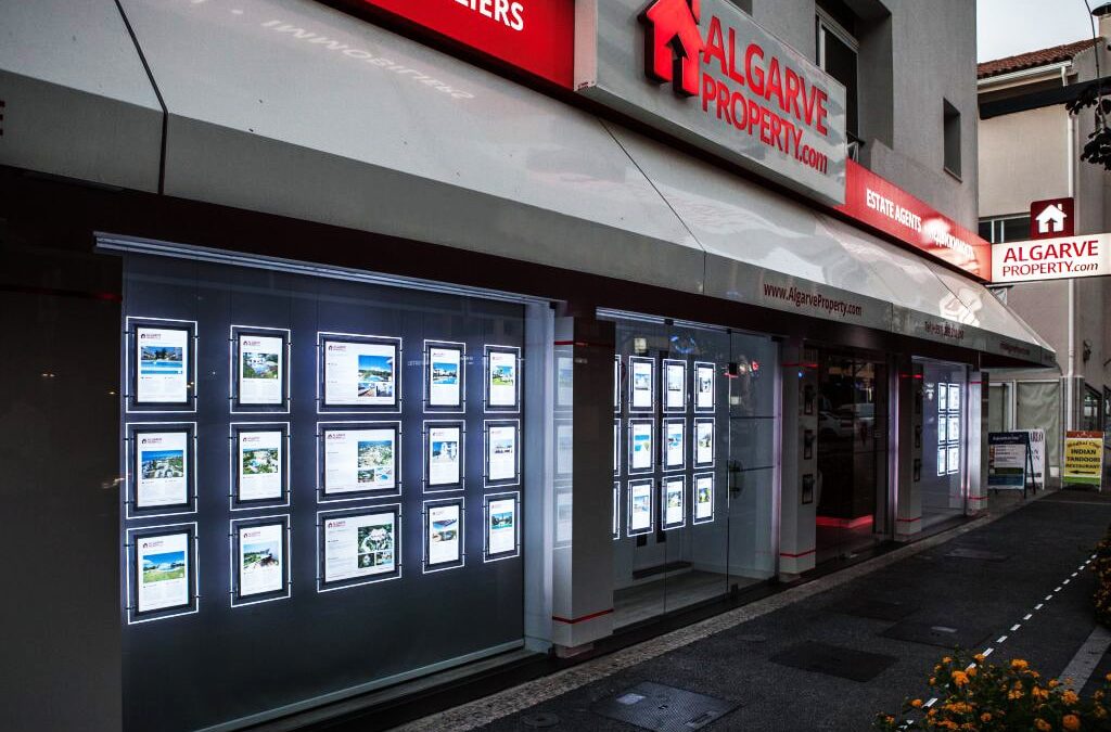 Painel de LED para vitrine imobiliária