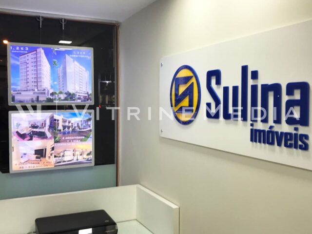 Display LED suspenso iluminado – Modelo VM TWO – Sulina Imóveis