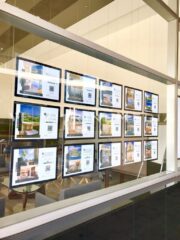Painel LED Suspenso Iluminado para Imobiliárias