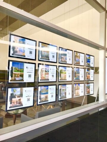 Painel LED Suspenso Iluminado para Imobiliárias