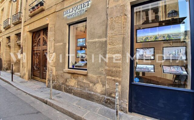 Painel Suspenso LED – Modelo VM TWO – Imobiliária Deliquiet