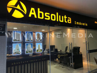 Placa de LED iluminada para vitrines de imobiliárias – Modelo VM TWO – Absoluta Imóveis