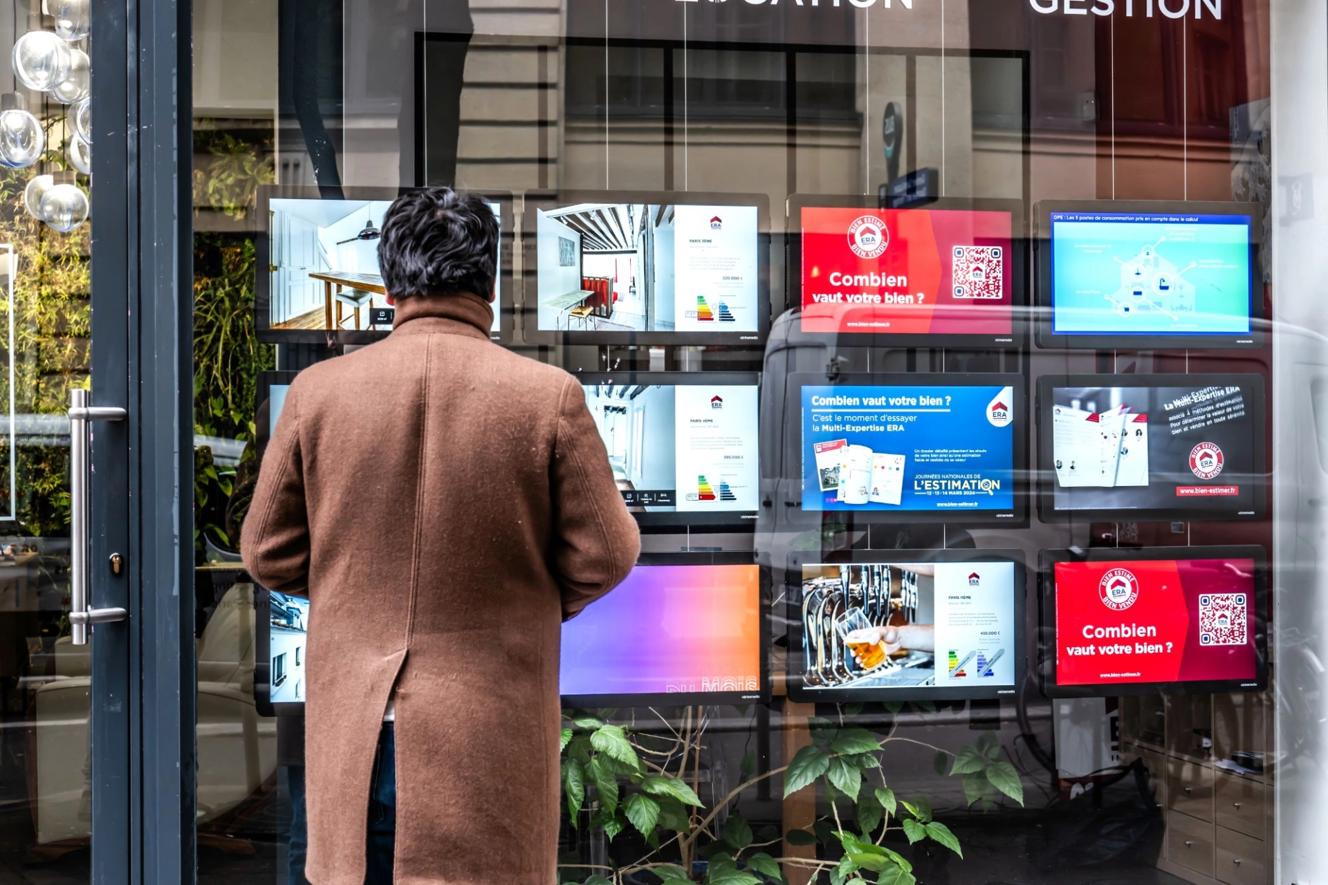 Quais são as vantagens de usar um monitor ESD dinâmico?