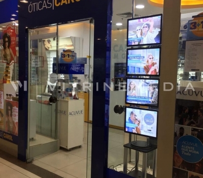 Painel de LED com rodízios – Modelo VM BOX – Óticas Carol